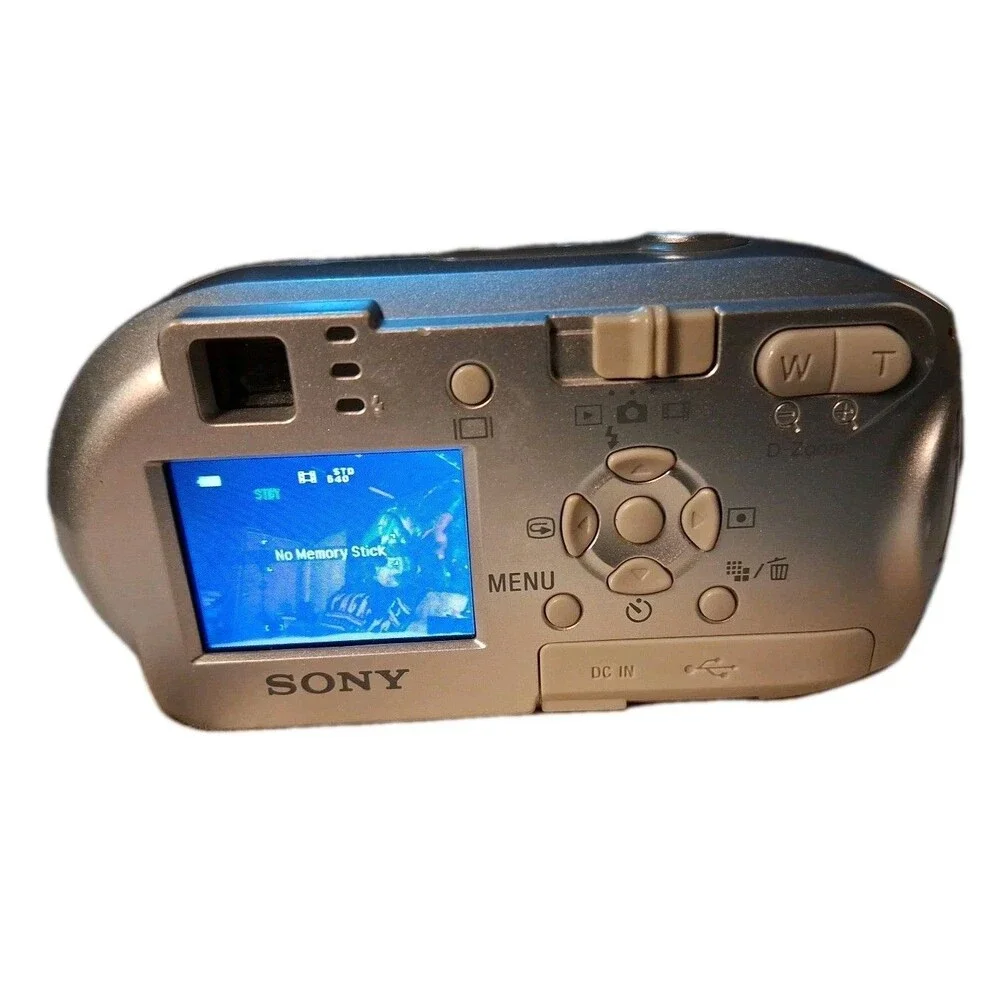 SONY CYBER-SHOT DSC-P41 4.1MP DIGITAL CAMERA W/lowpro Case And 3 Sony Mem Cards